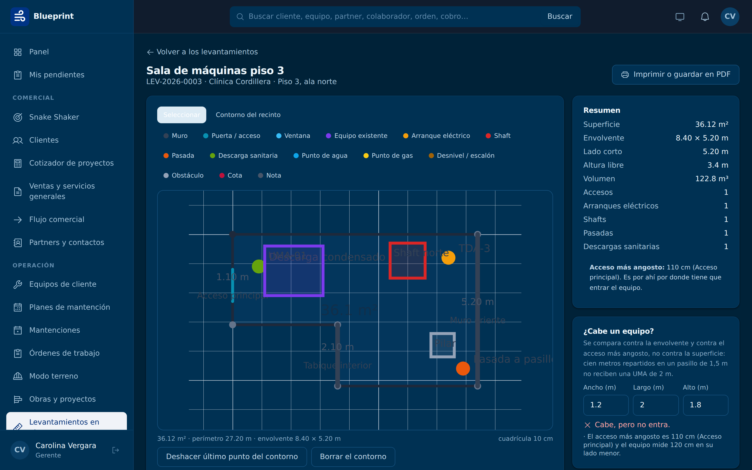 Levantamiento en planta en tema oscuro, con el plano dibujado y el resumen de superficie, accesos y puntos de conexión